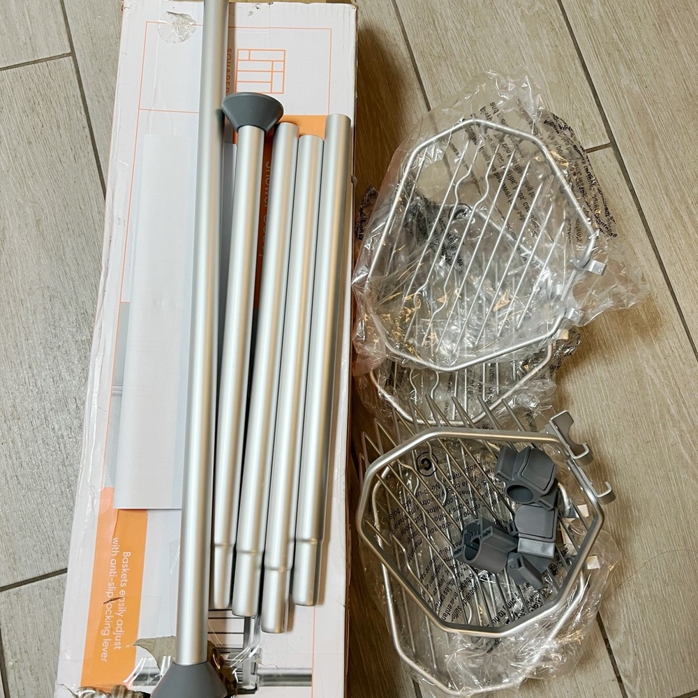 Squared Away™

NeverRust® Aluminum

4-Tier Shower Caddy in

Satin Chrome